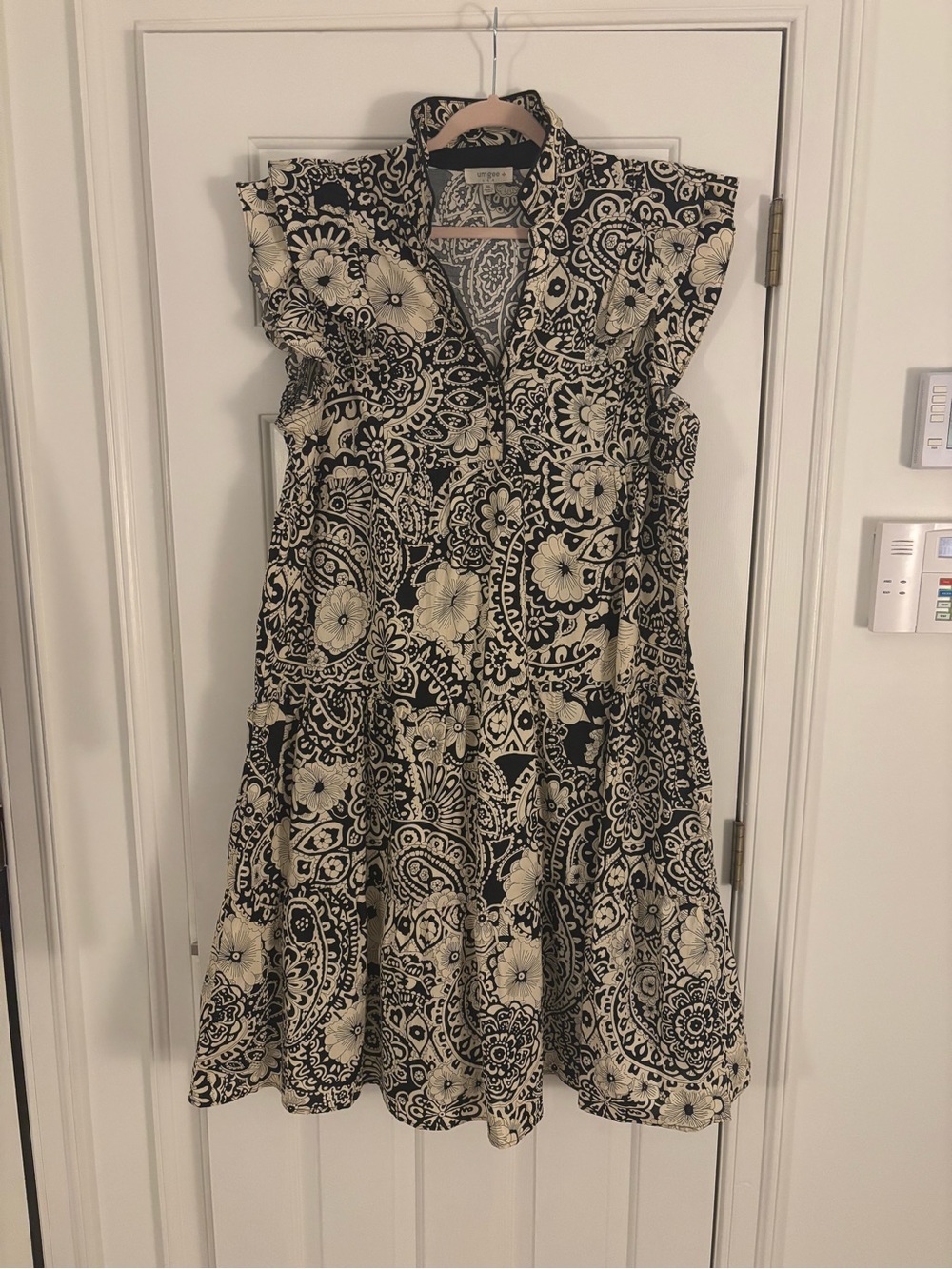 Umgee Black & Cream Paisley Tiered Cap-Sleeve Mini Dress